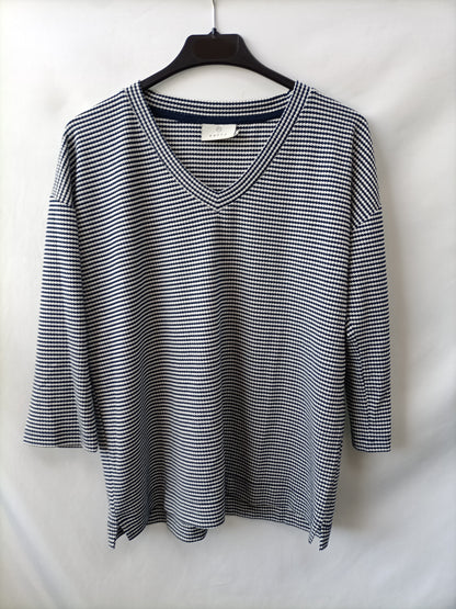 KAFFE. Camiseta rayas textura T.s