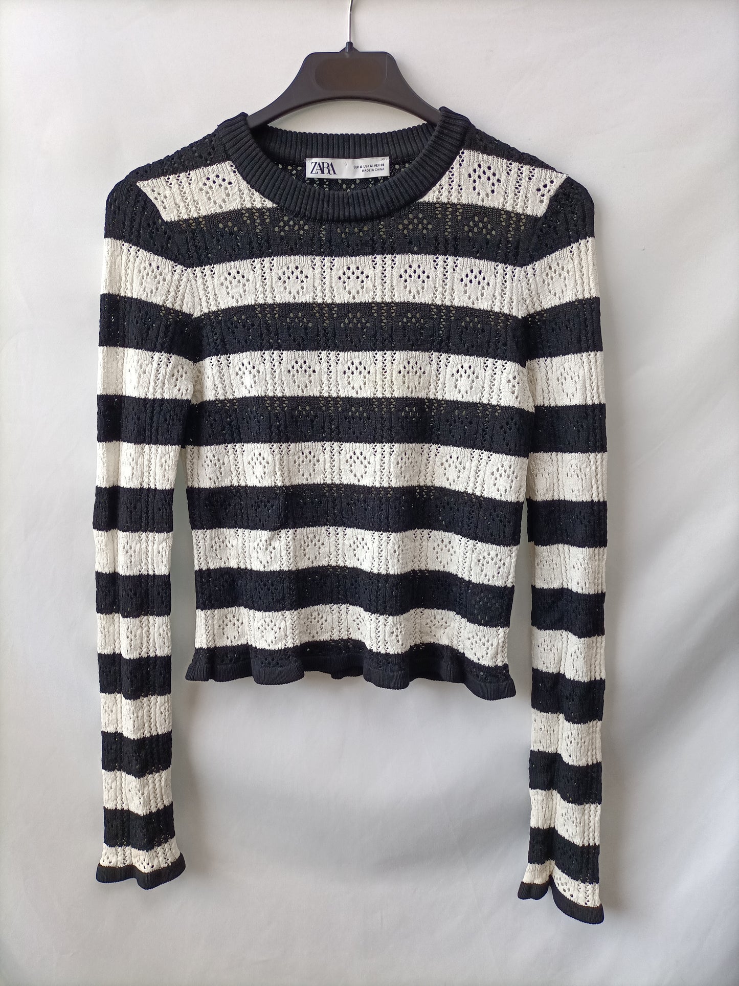 ZARA. Top troquelado rayas T.m