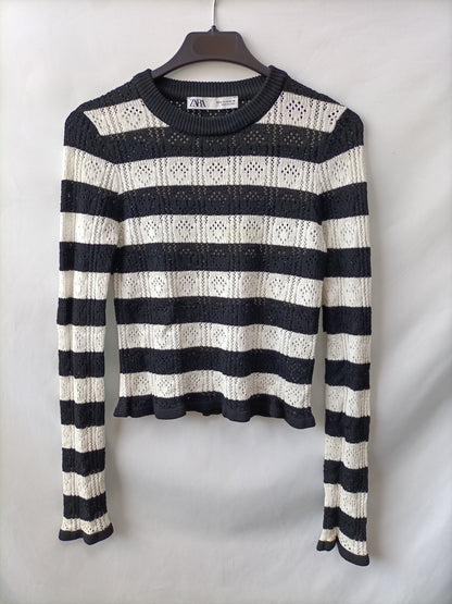 ZARA. Top troquelado rayas T.m