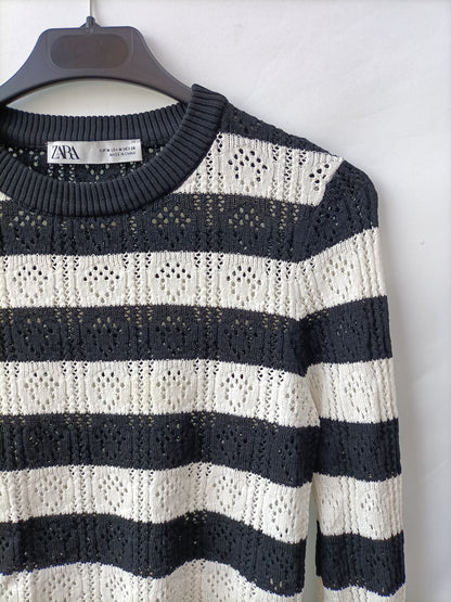 ZARA. Top troquelado rayas T.m