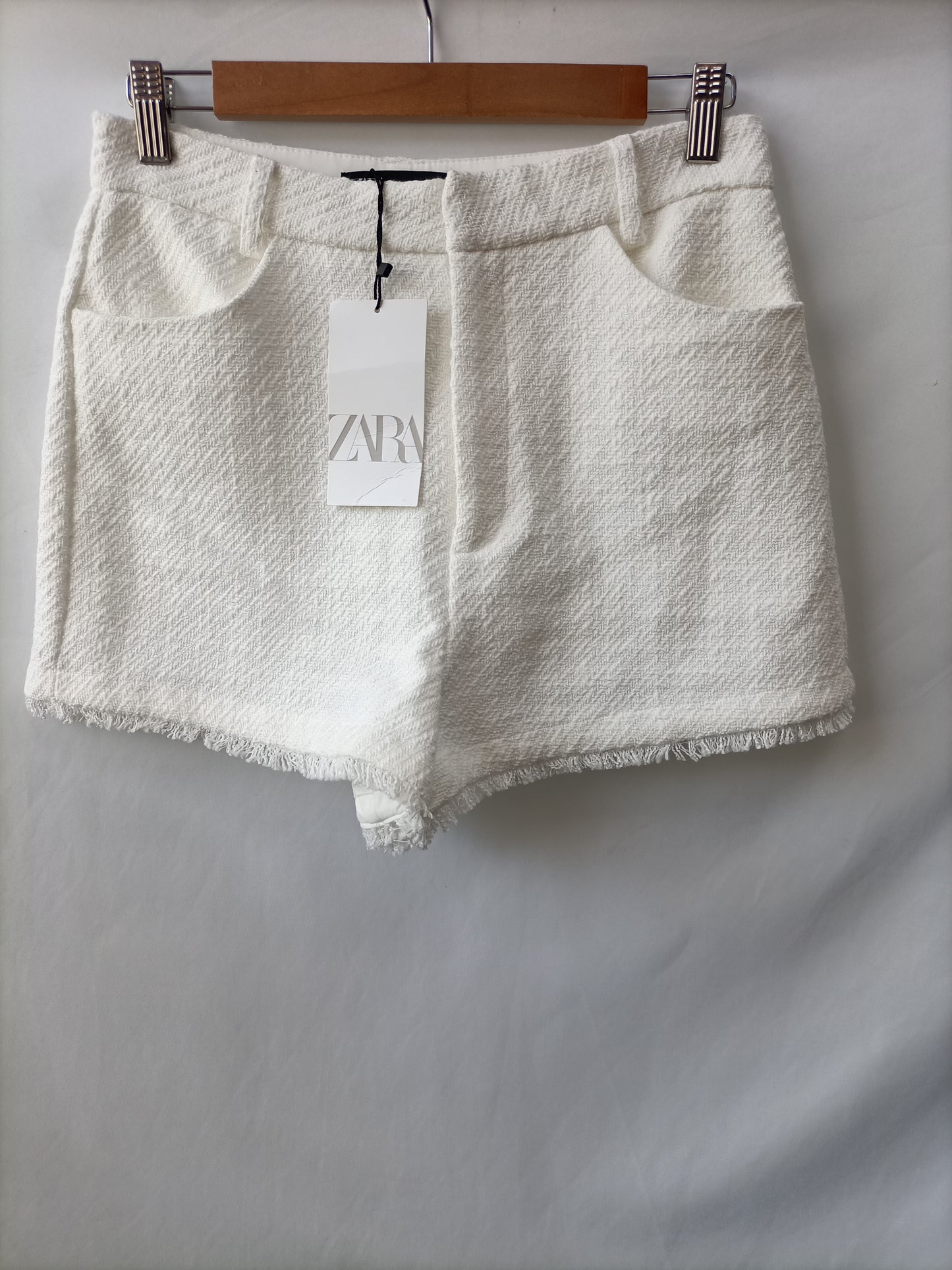 ZARA. Shorts tweed blanco T.m