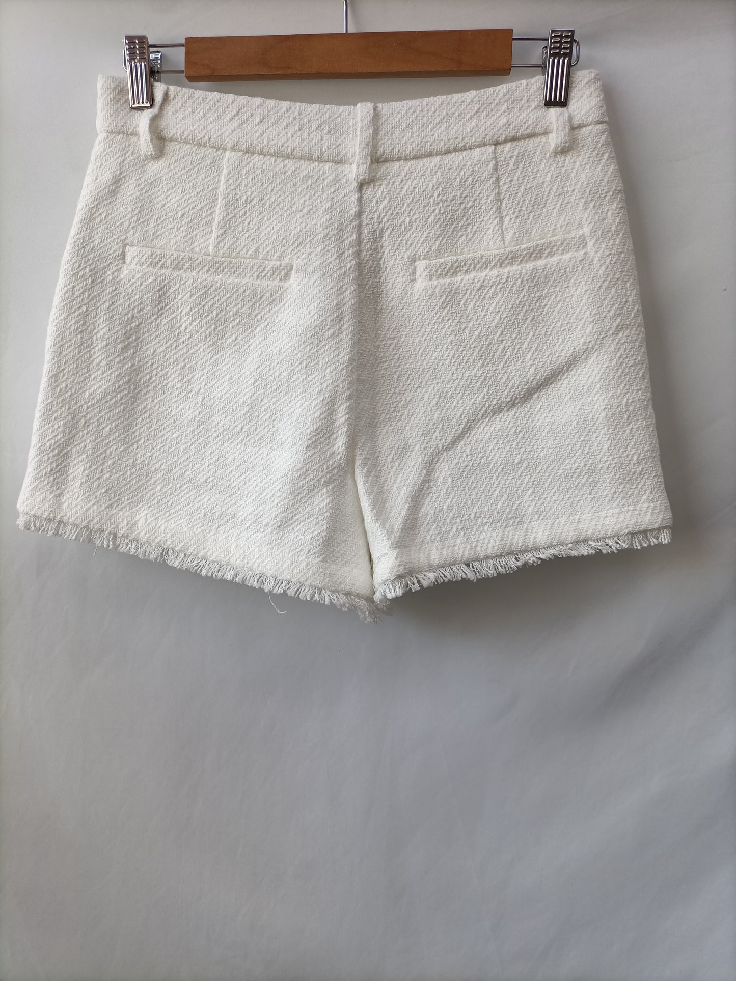 ZARA. Shorts tweed blanco T.m