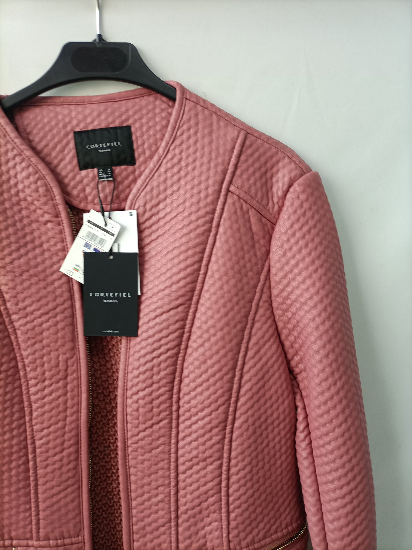 CORTEFIEL. Cahqueta rosa efecto piel T.m
