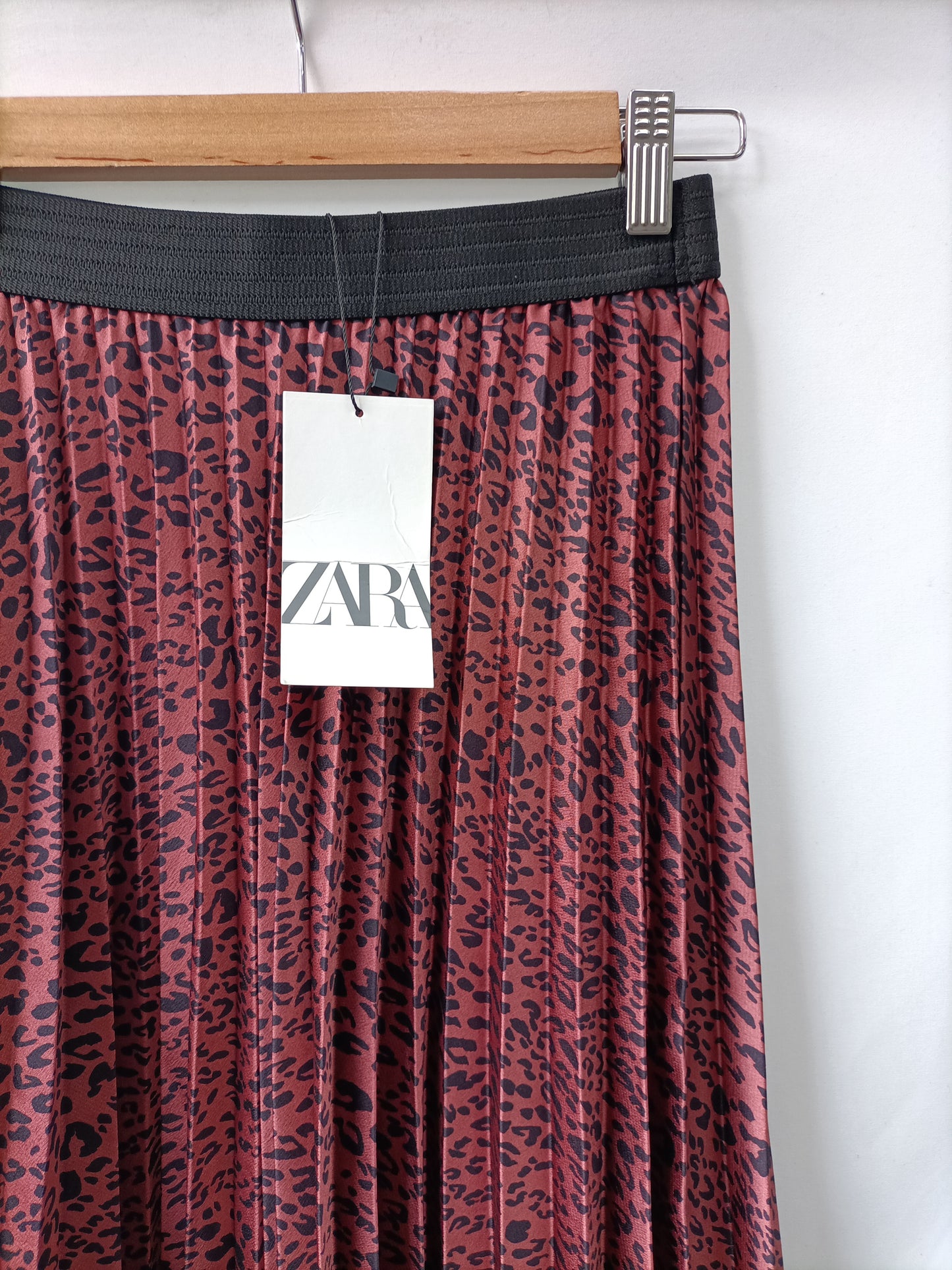 ZARA. Falda midi plisada print T.xs