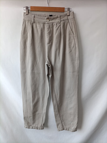 SHEIN. Pantalón gris pinzas T.m