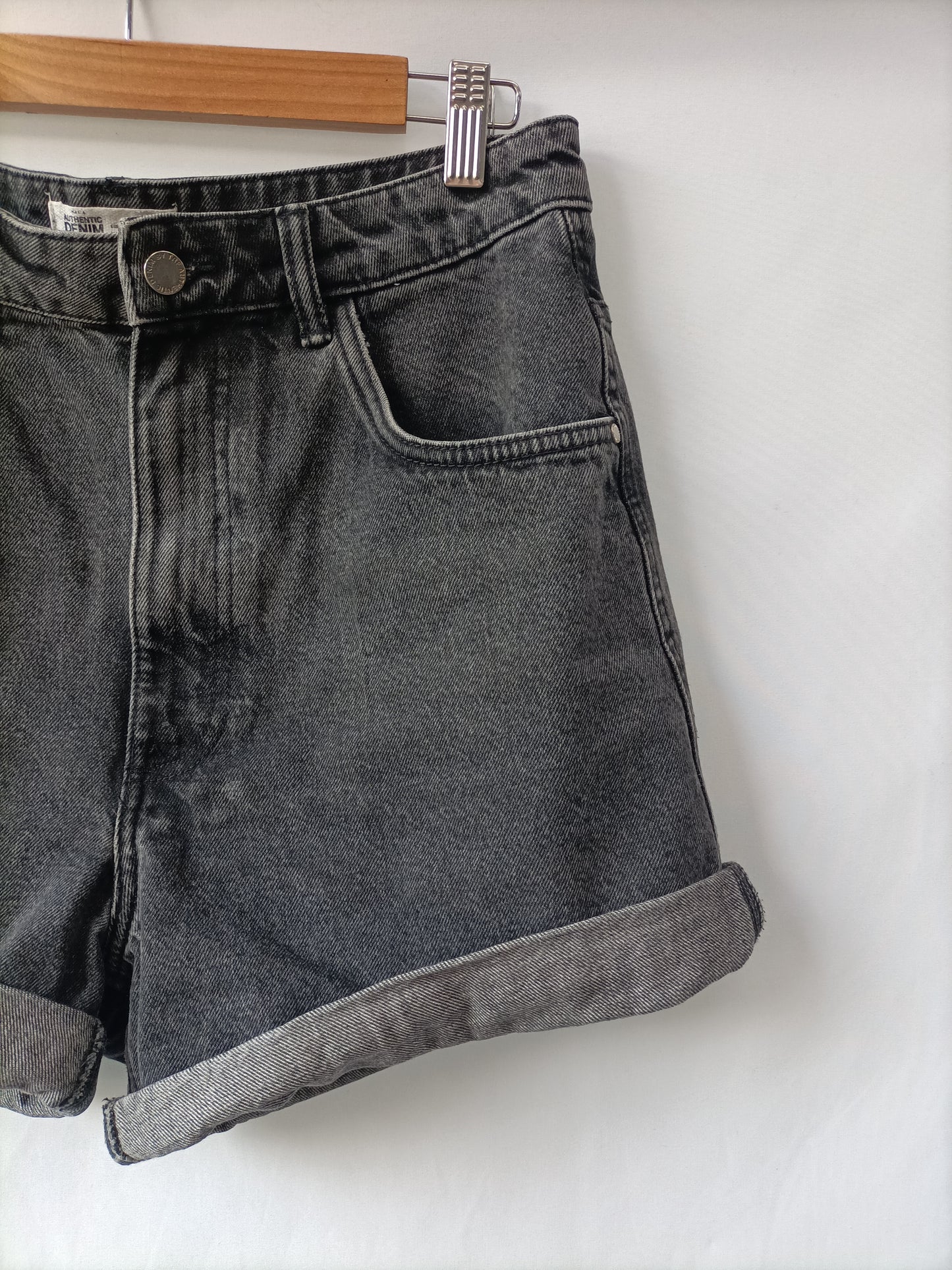 ZARA. Shorts gris denim T.38