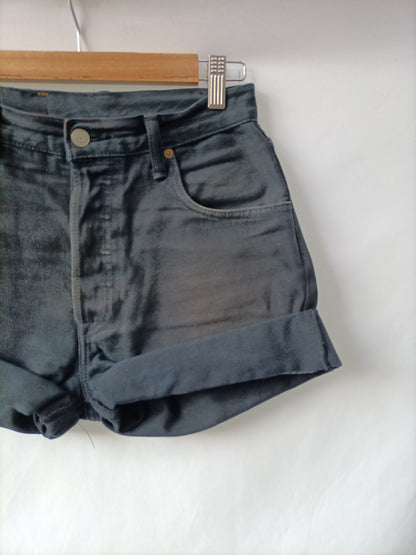 LEVI'S. Shorts negro denim T.34 (tara)