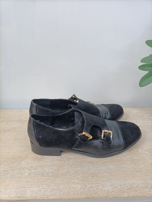 market.SFERA. Zapatos negro doble hebilla T.39