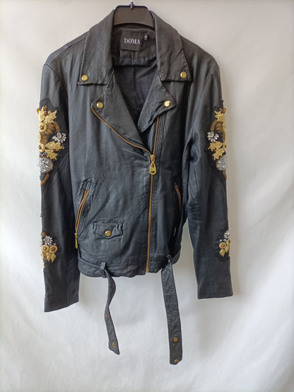 DOMA.Cazadora piel bordada y pedrería T.s