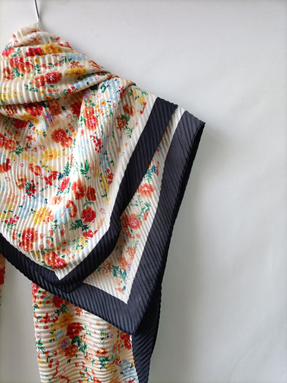 MANGO. Pañuelo Plisado flores