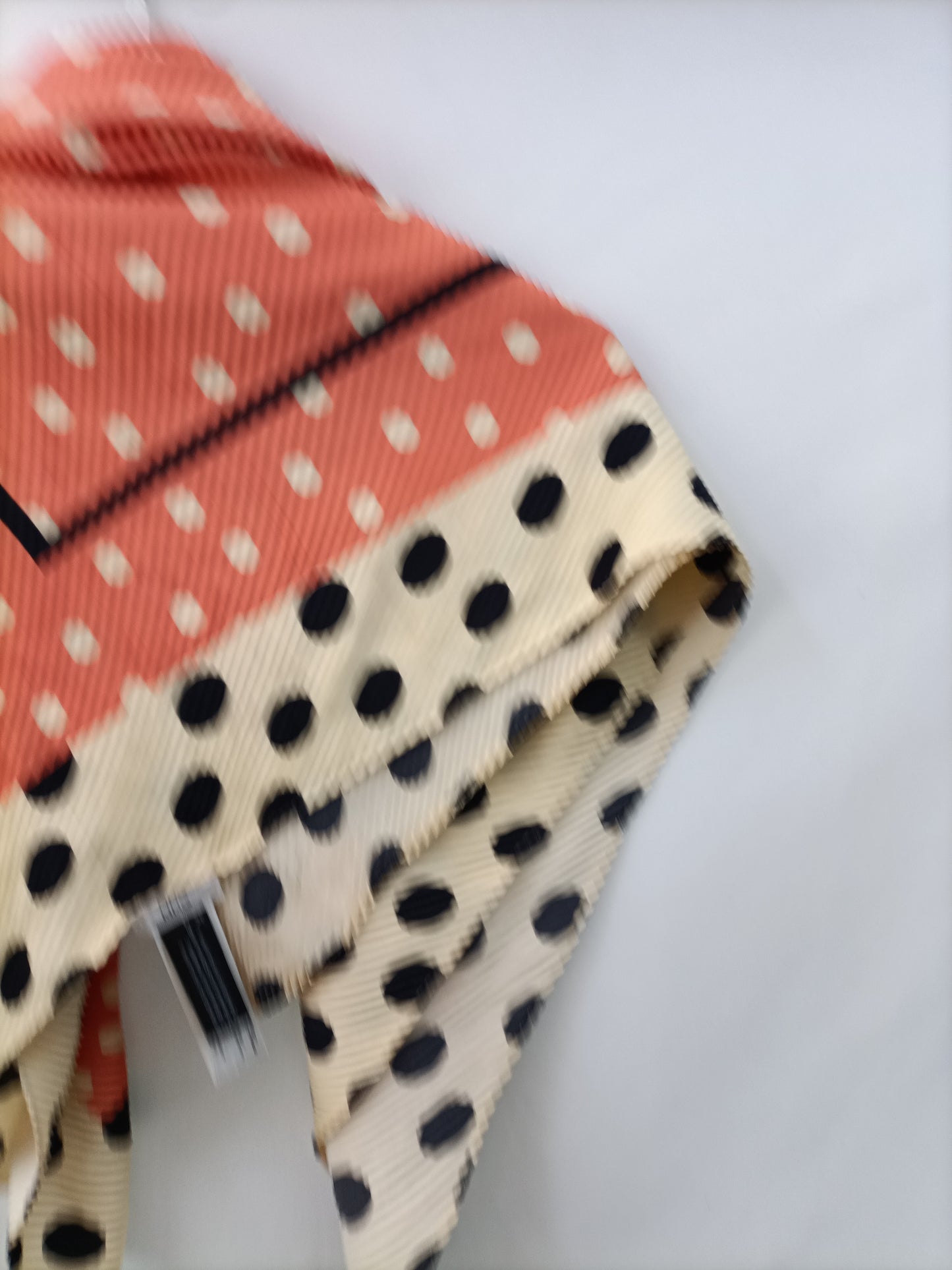 MANGO. Pañuelo Plisado lunares