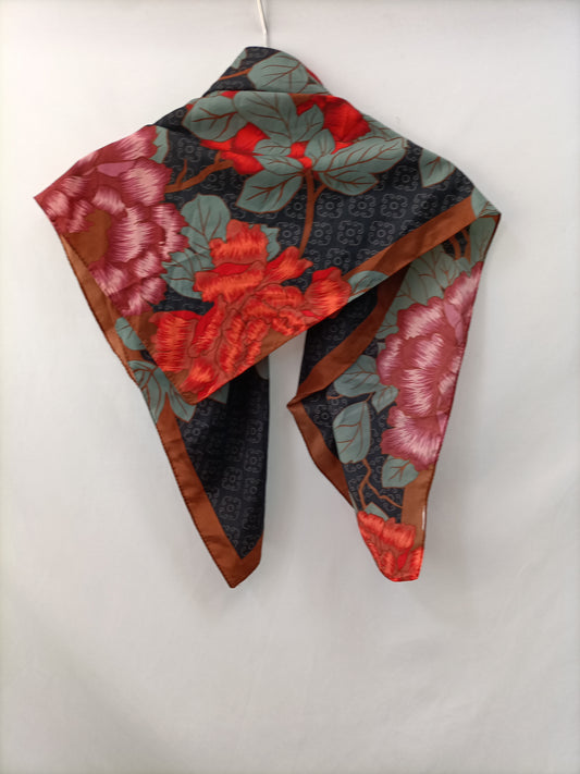 OTRAS. Pañuelo flores