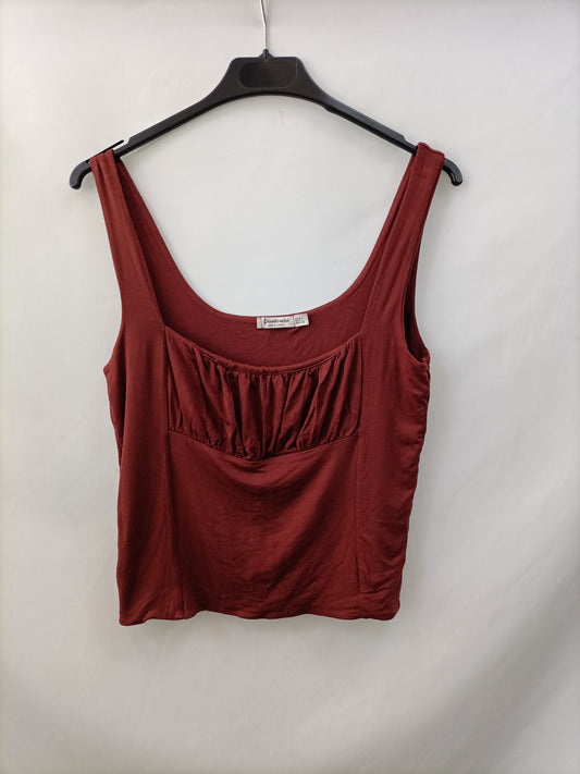 STRADIVARIUS. Top burdeos T.l