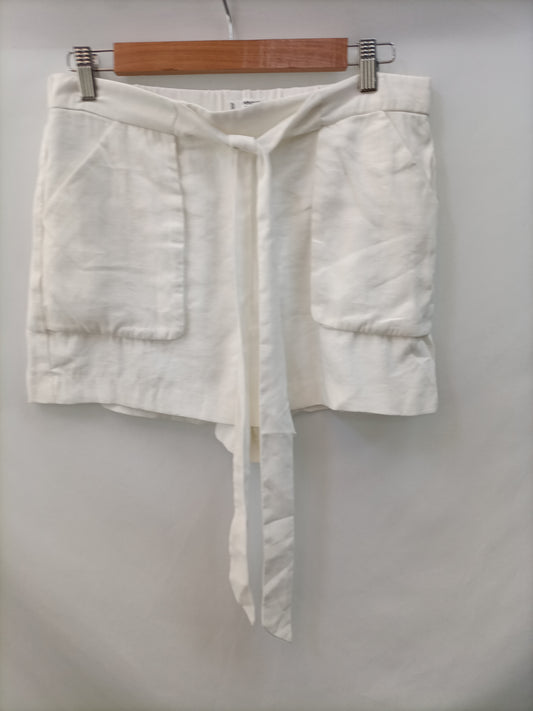 MANGO. Shorts blanco fluido T.m