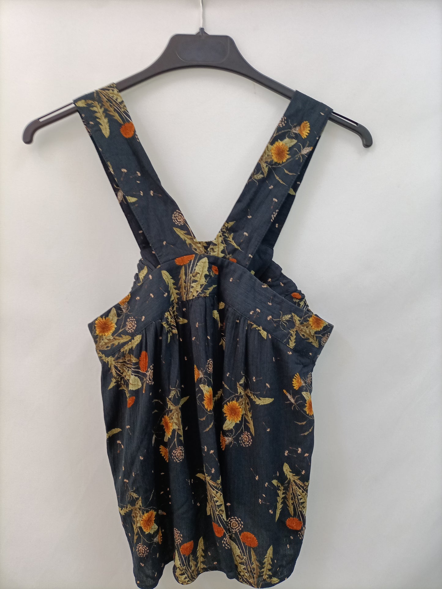 PULL&BEAR. Top negro flores T.m