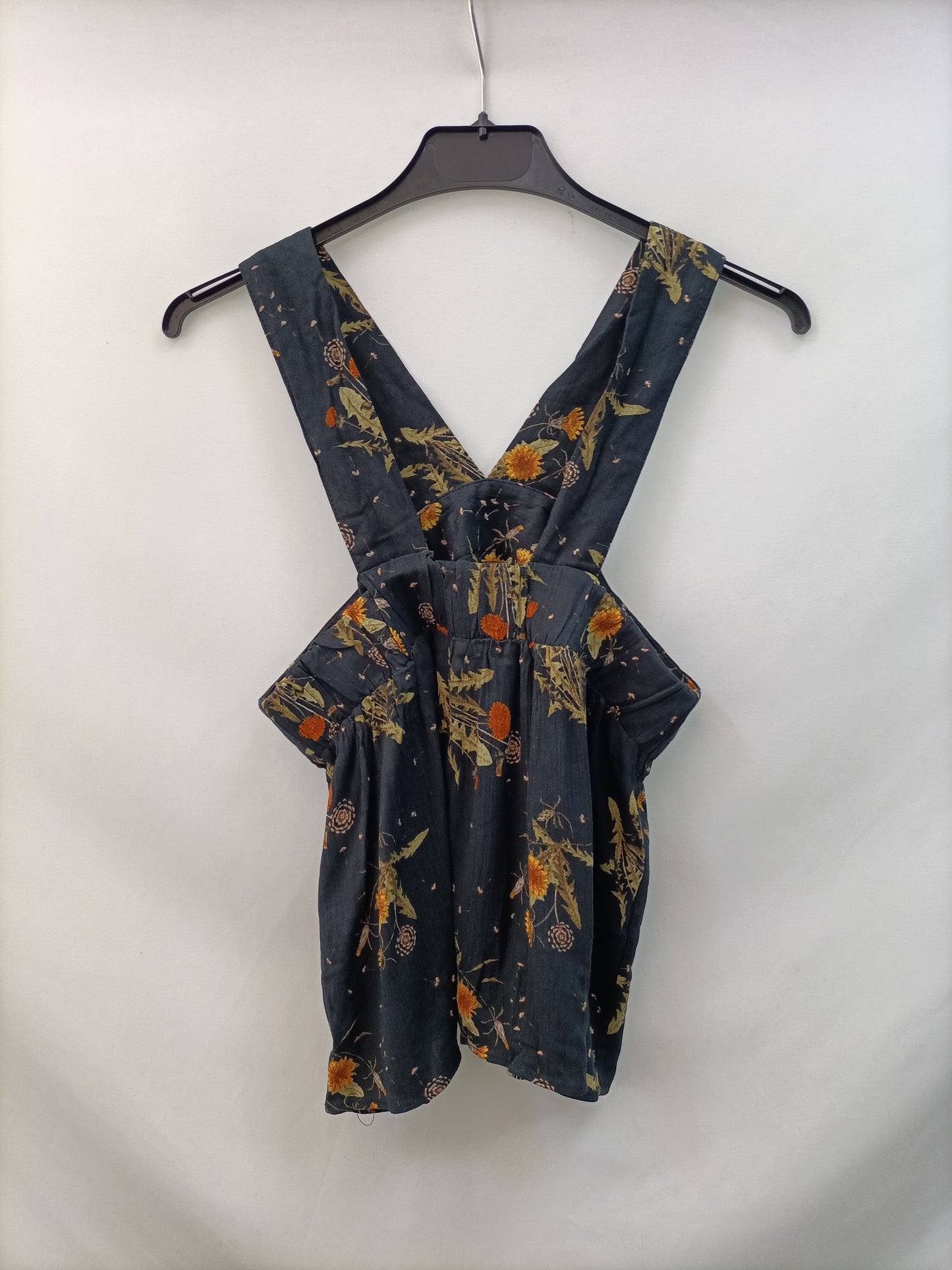 PULL&BEAR. Top negro flores T.m