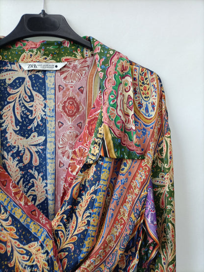 ZARA. Top corto multiestampado T.xs