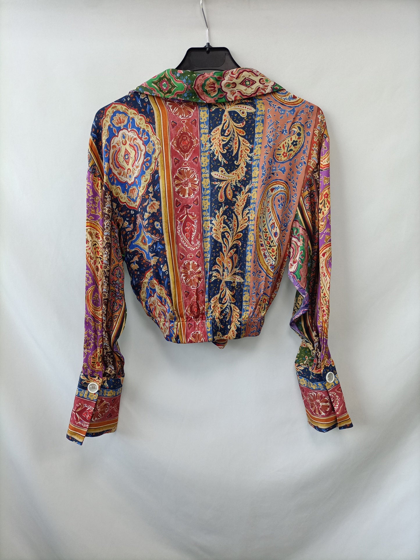 ZARA. Top corto multiestampado T.xs