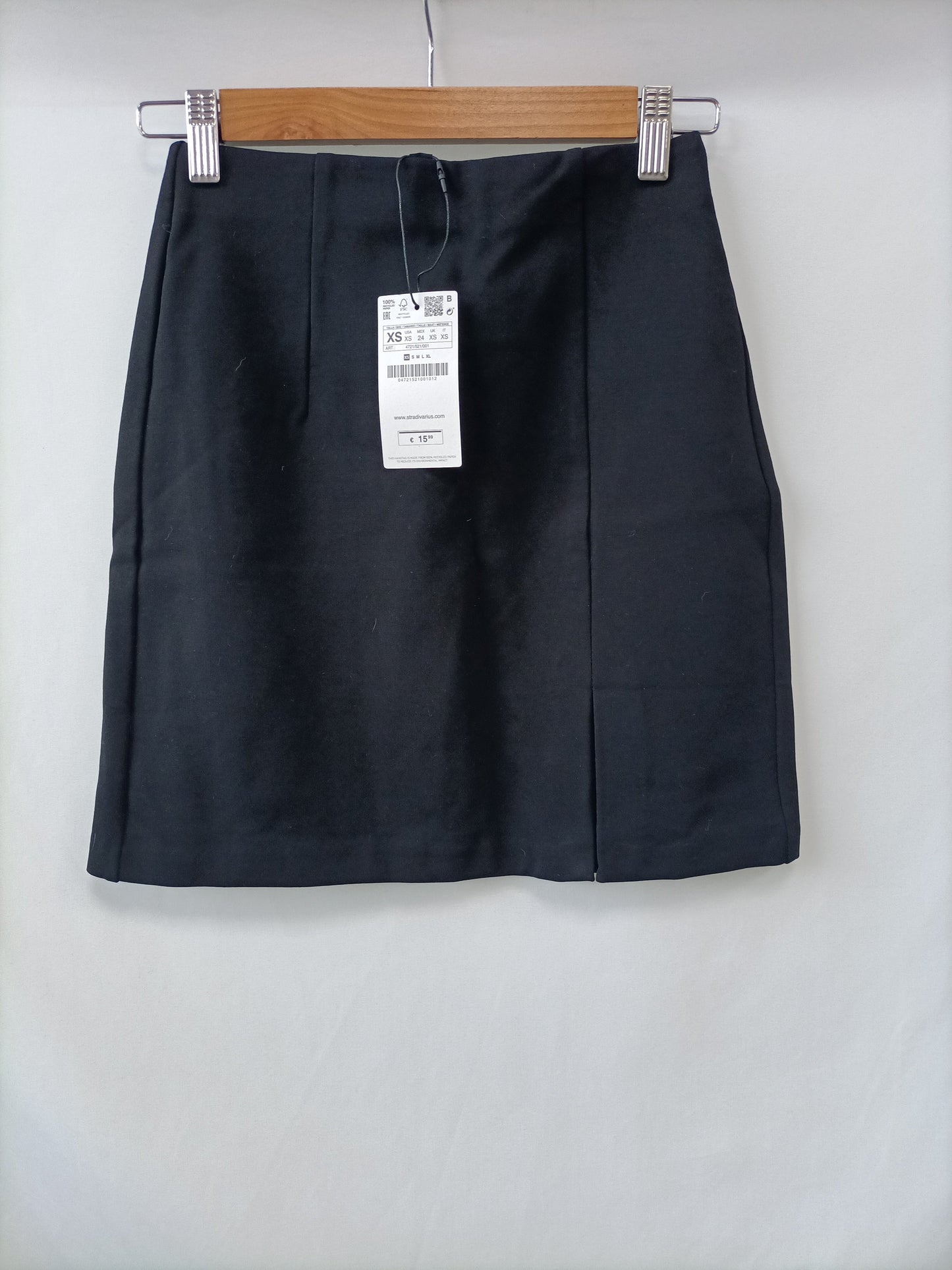 STRADIVARIUS. Falda negra básica T.xs