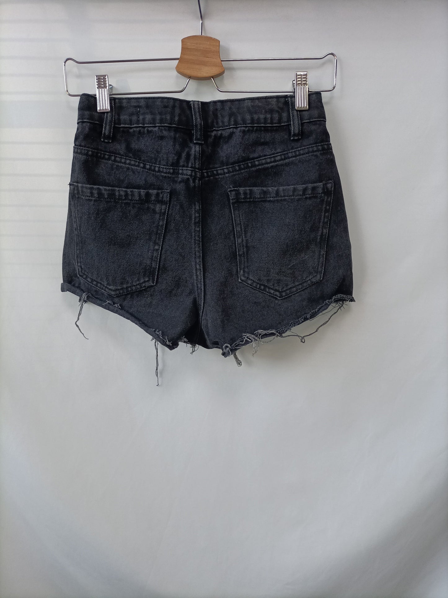 NEW LOOK. Black denim shorts T.34