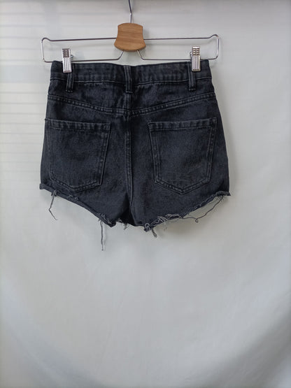 NEW LOOK. Black denim shorts T.34