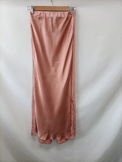 ASOS. Falda rosa satinada T.34