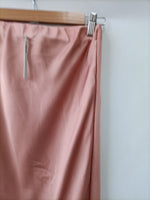 ASOS. Falda rosa satinada T.34