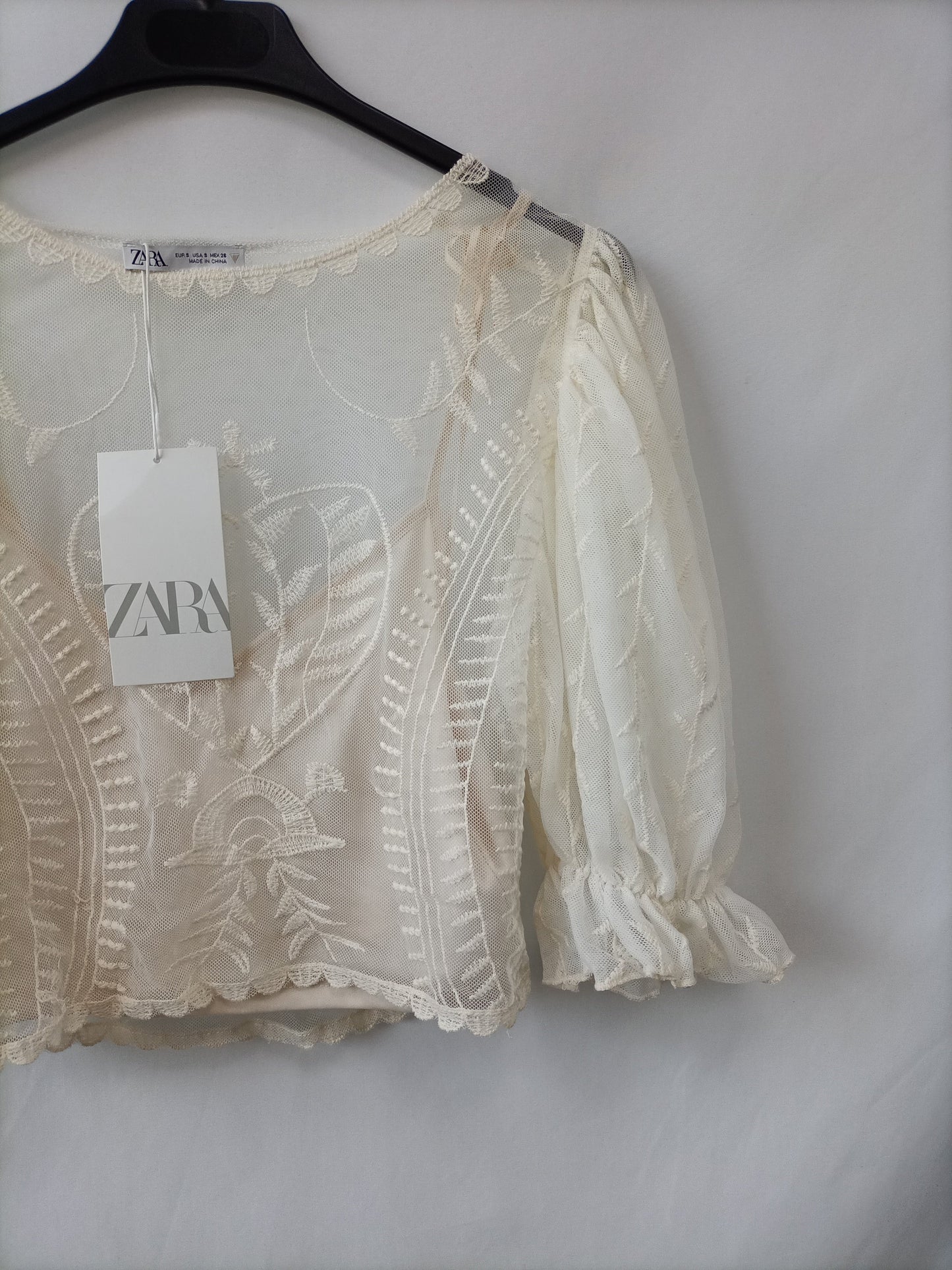 ZARA. Top beige encaje T.xs