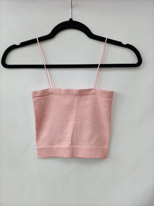 URBAN OUFITTERS. Croptop rosa elástico T.s