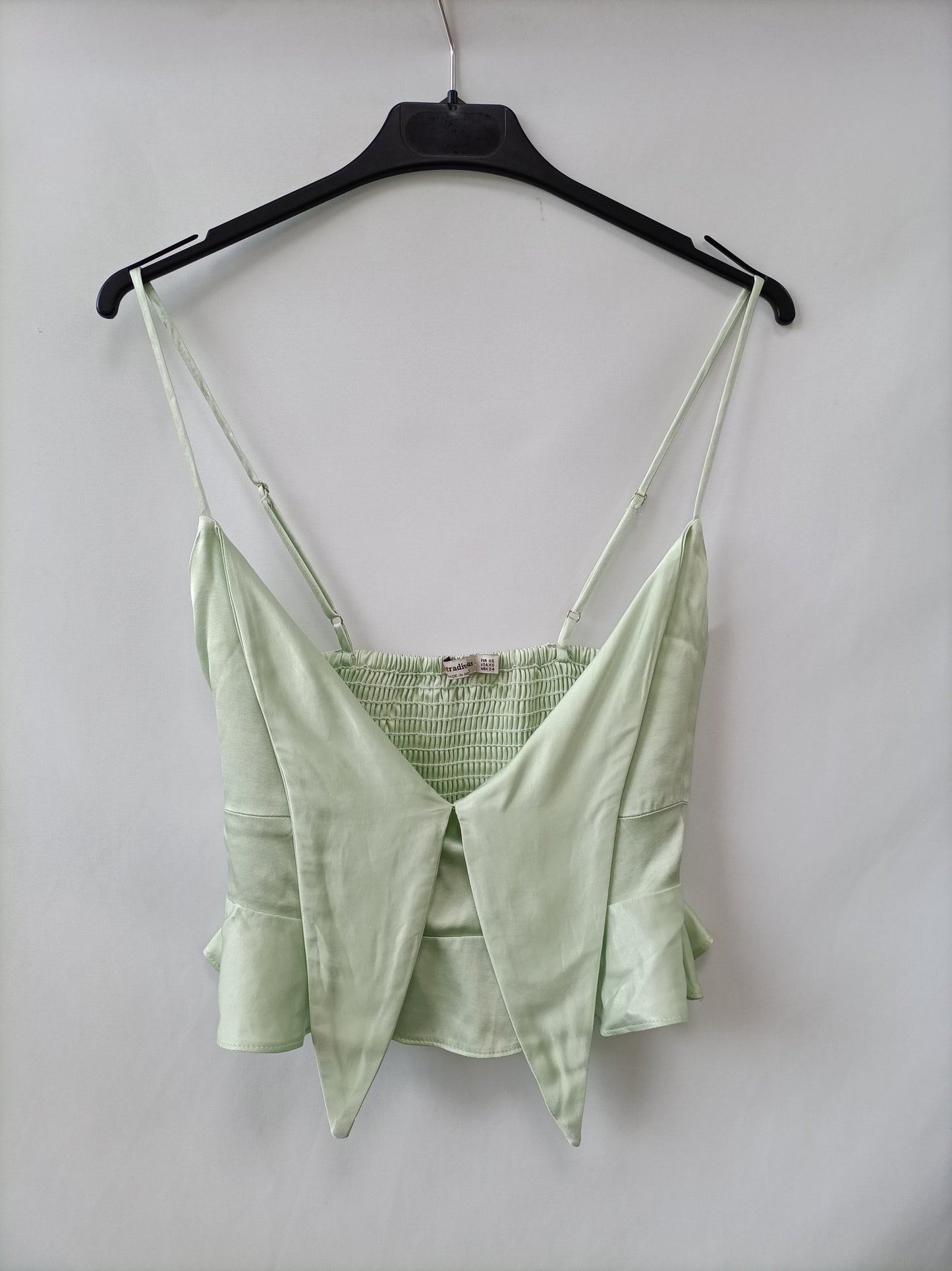 STRADIVARIUS. Top verde satinado T.xs