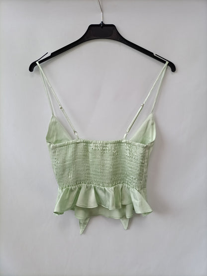 STRADIVARIUS. Top verde satinado T.xs