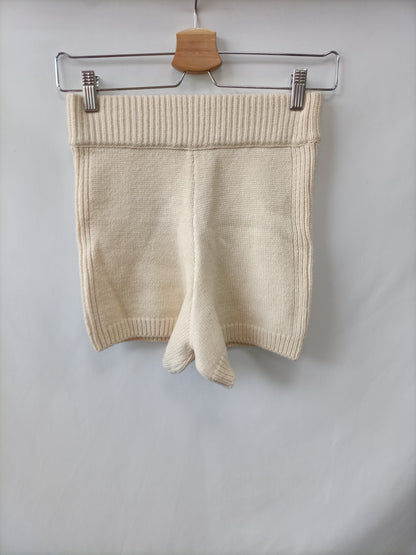 ZARA. Shorts punto Beige T.s