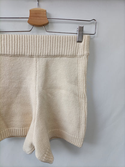 ZARA. Shorts punto Beige T.s