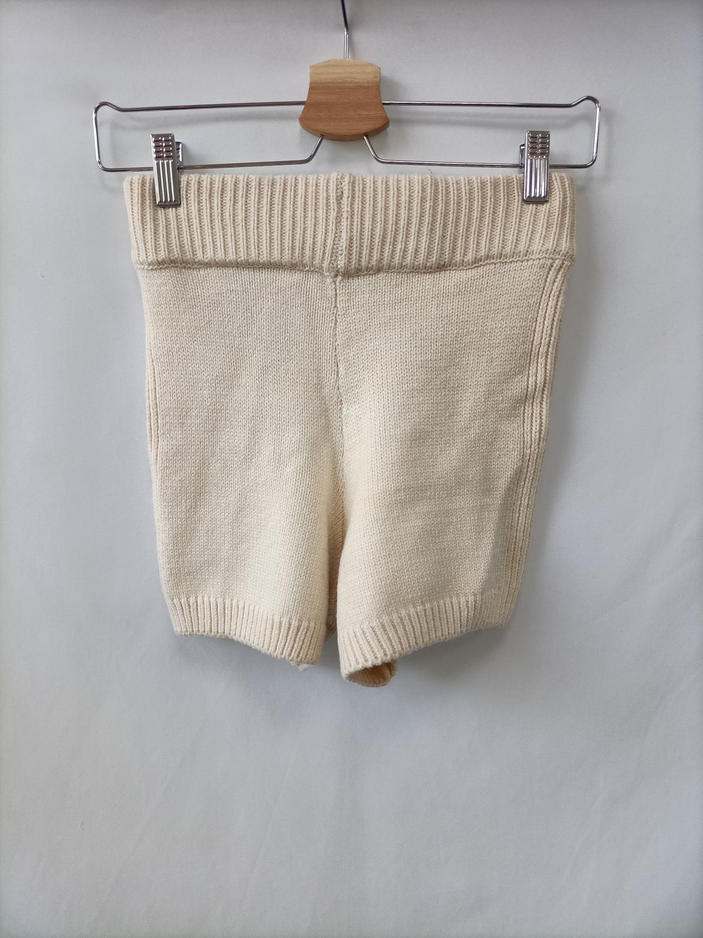 ZARA. Shorts punto Beige T.s