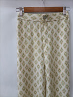 PULL&BEAR. Pantalón verde estampado T.xs