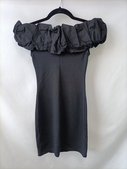 ZARA. Vestido negro volante T.s
