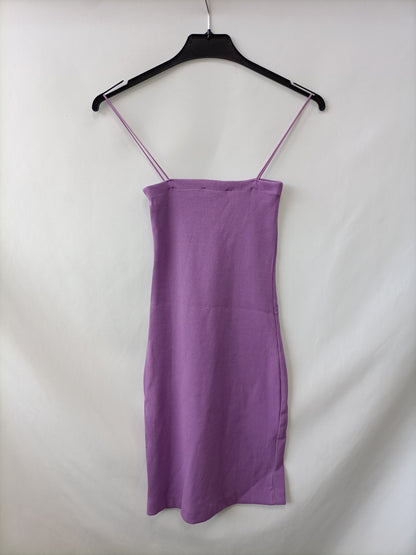 ZARA. Vestido morado canalé T.s