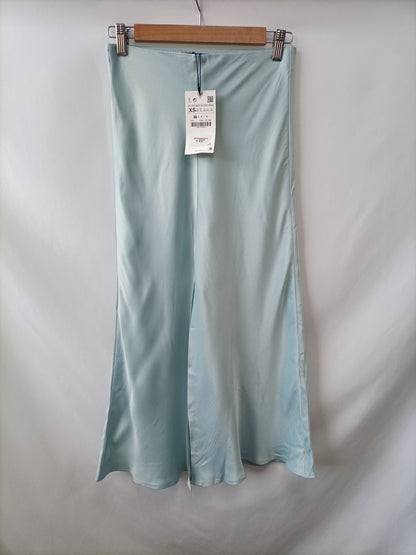 ZARA. Falda azul satinada T.xs