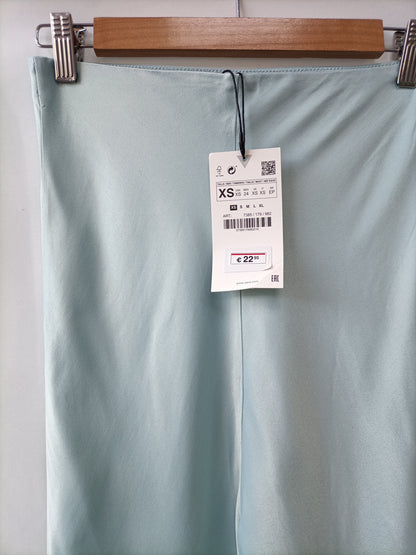 ZARA. Falda azul satinada T.xs
