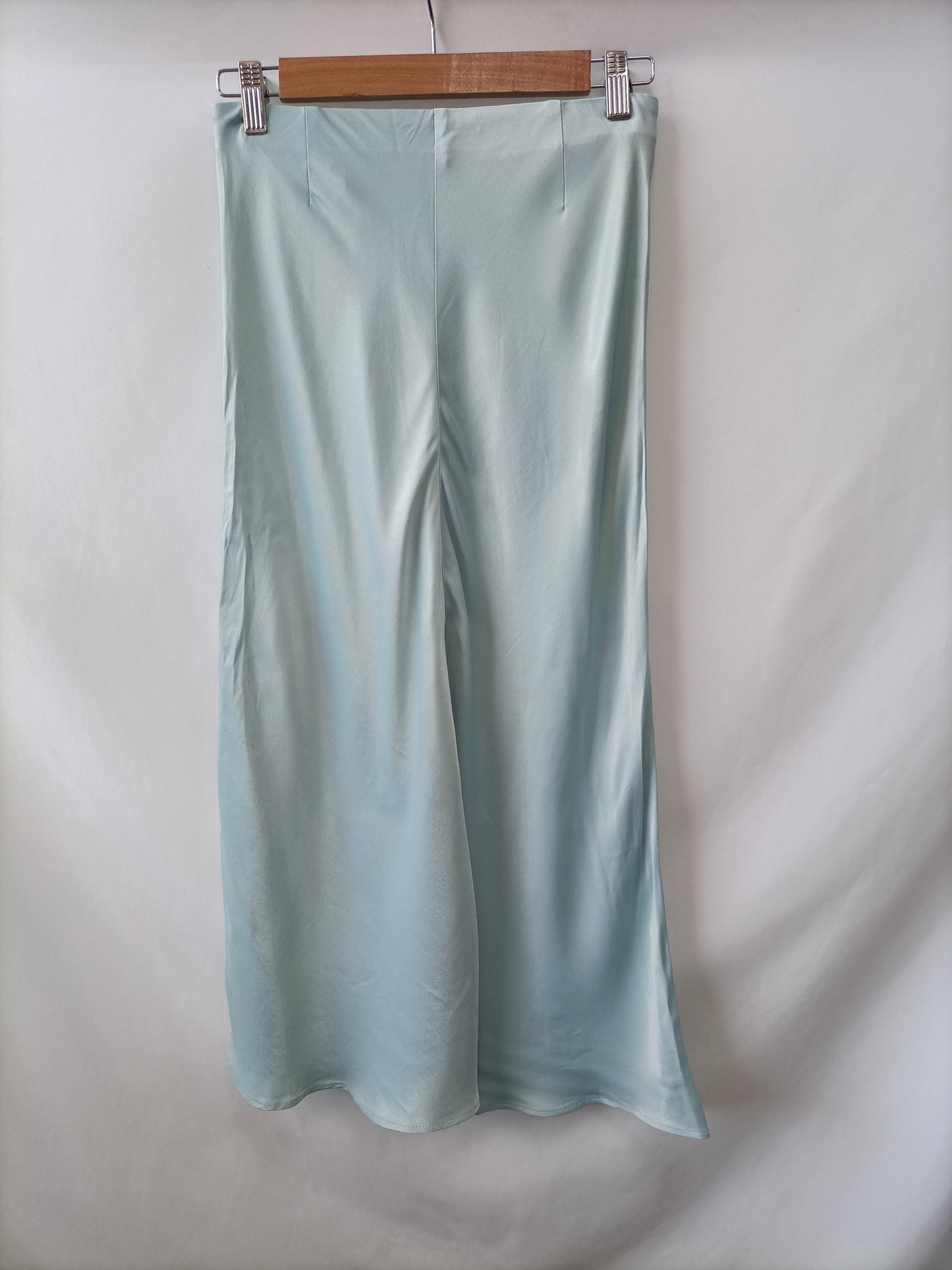 ZARA. Falda azul satinada T.xs