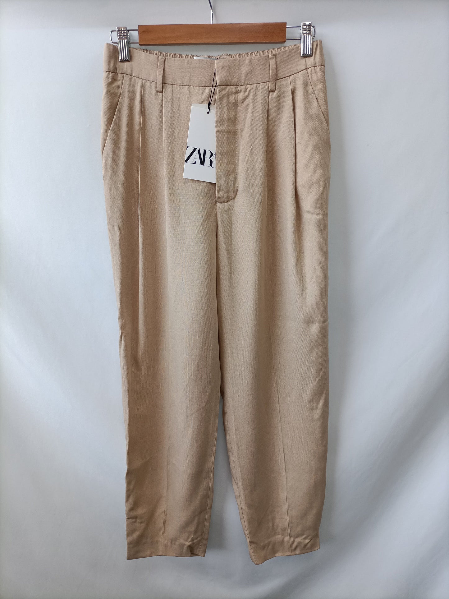 ZARA. Pantalón beige fluido T.xs