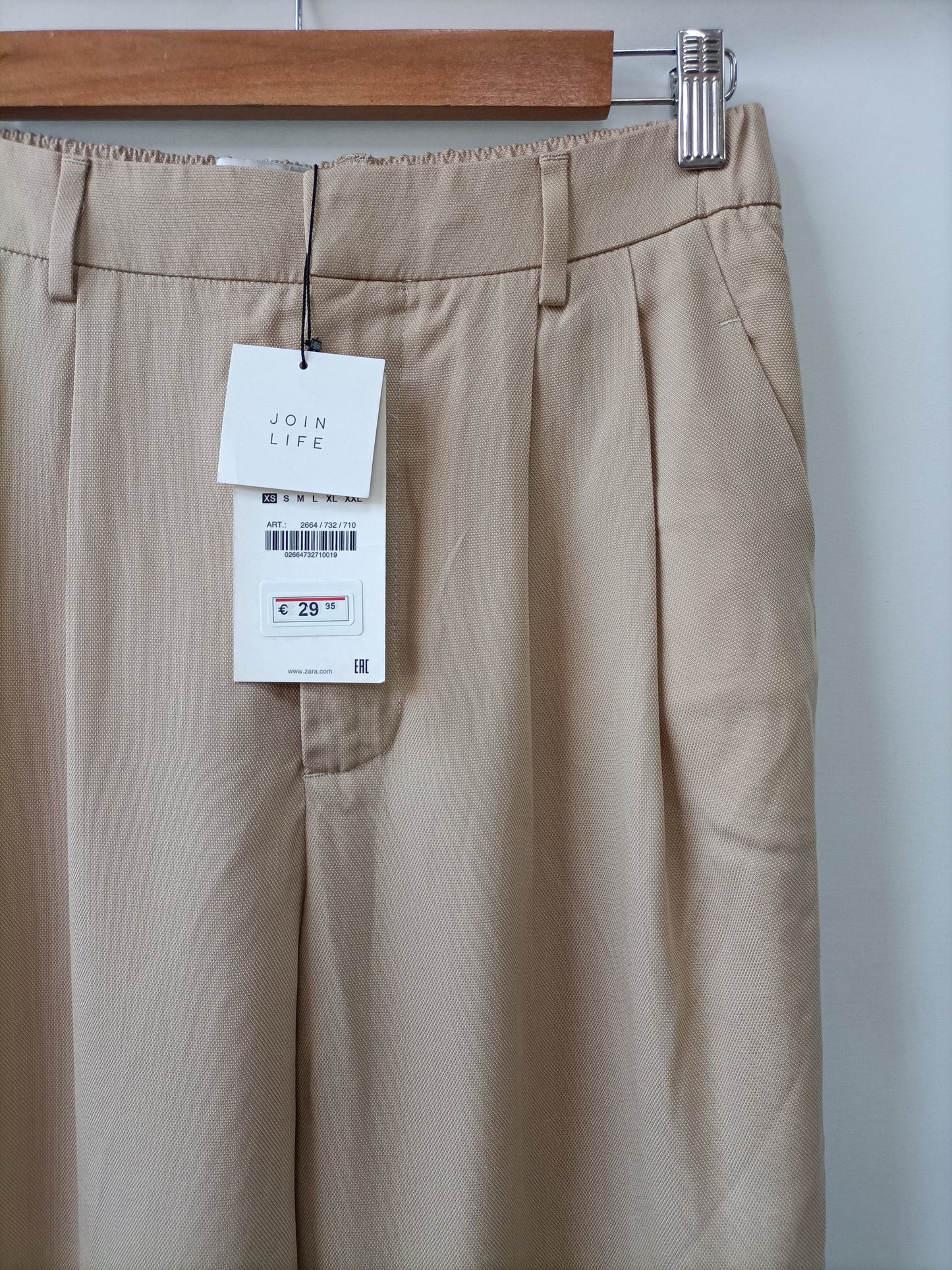 ZARA. Pantalón beige fluido T.xs