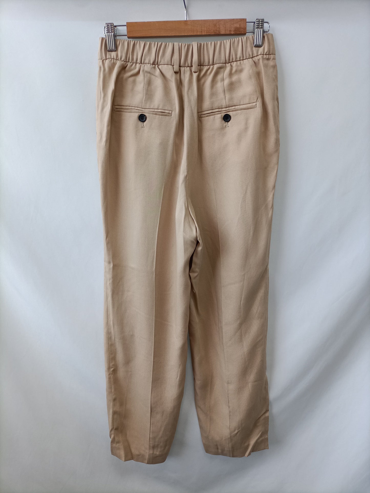 ZARA. Pantalón beige fluido T.xs