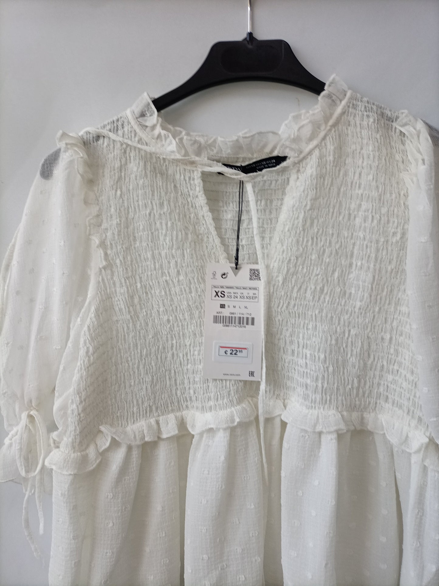 ZARA. Blusa blanca plumeti T.xs