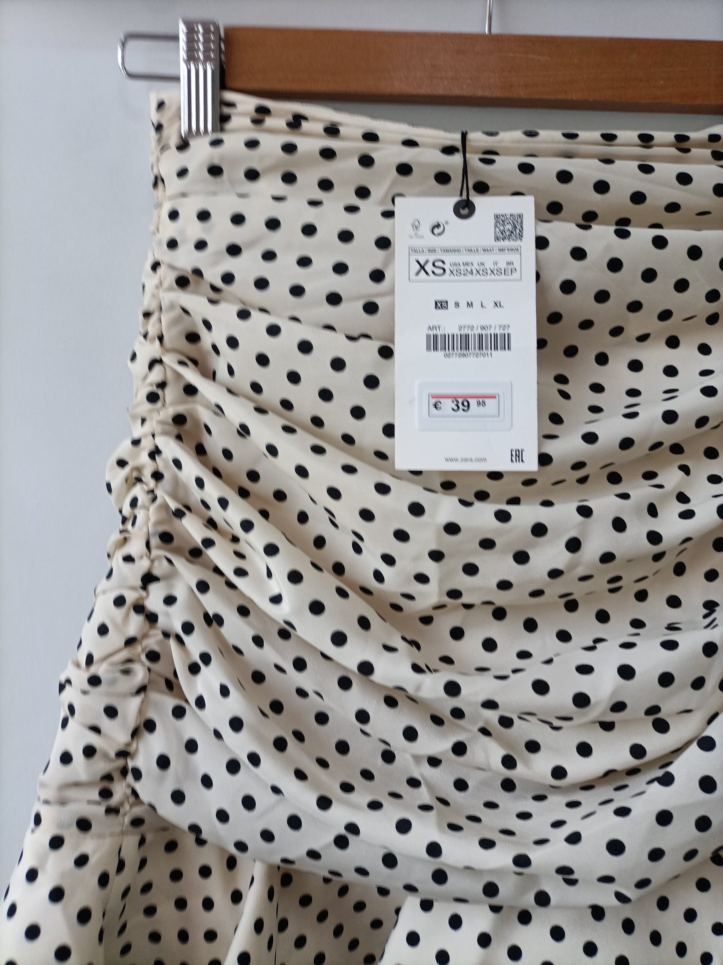 ZARA. Falda beige lunares T.xs