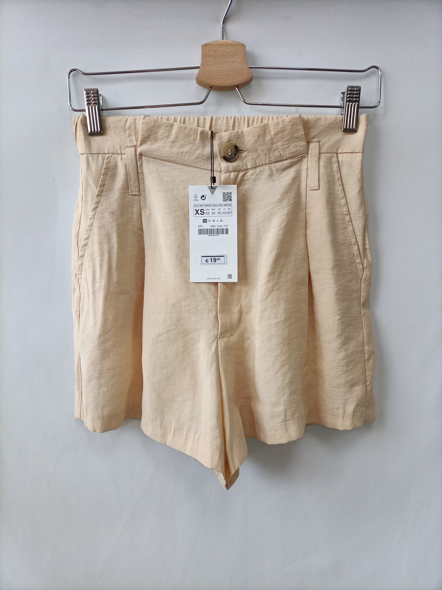 ZARA. Short beige fluido T.xs