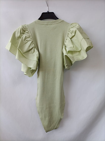 ZARA. Body verde volantes T.s