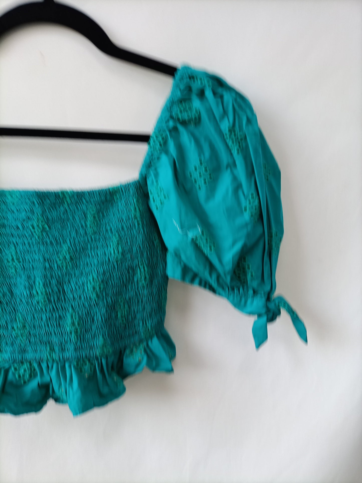 ZARA. Top verde troquelado T.xs