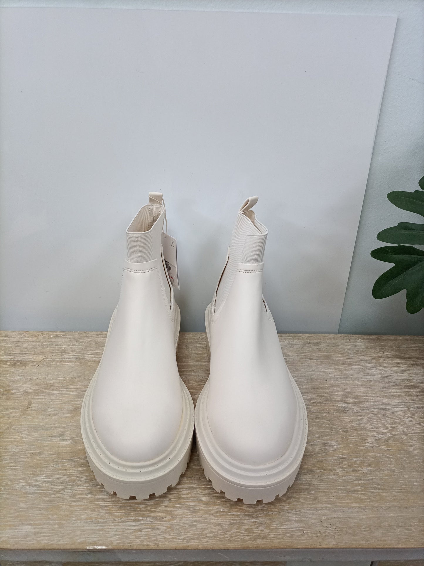 STRADIVARIUS. Botas blanco roto T.37