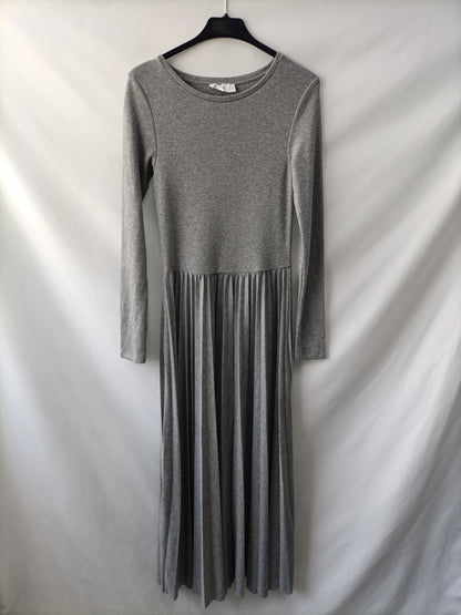 MANGO. Vestido gris plisado T.s